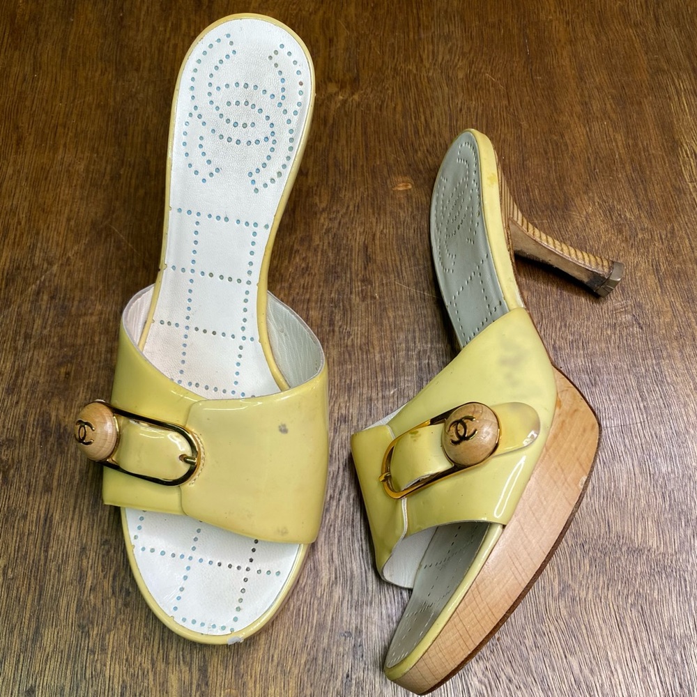 Chanel Clogs Yellow Patent Leather Mules Vintage Slip On Heels Italy 5